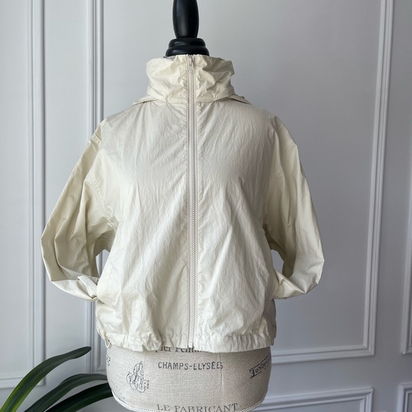 Uniqlo Women’s Lightweight Jacket - Picture 2 of 11